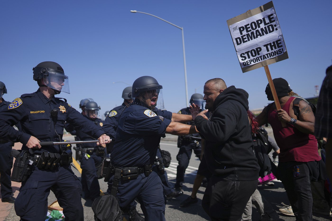 Los Angeles leaders impose curfew as protests against Trump's immigration crackdown continue | iNFOnews.ca Los Angeles leaders impose curfew as protests against Trump's immigration crackdown continue | iNFOnews.ca