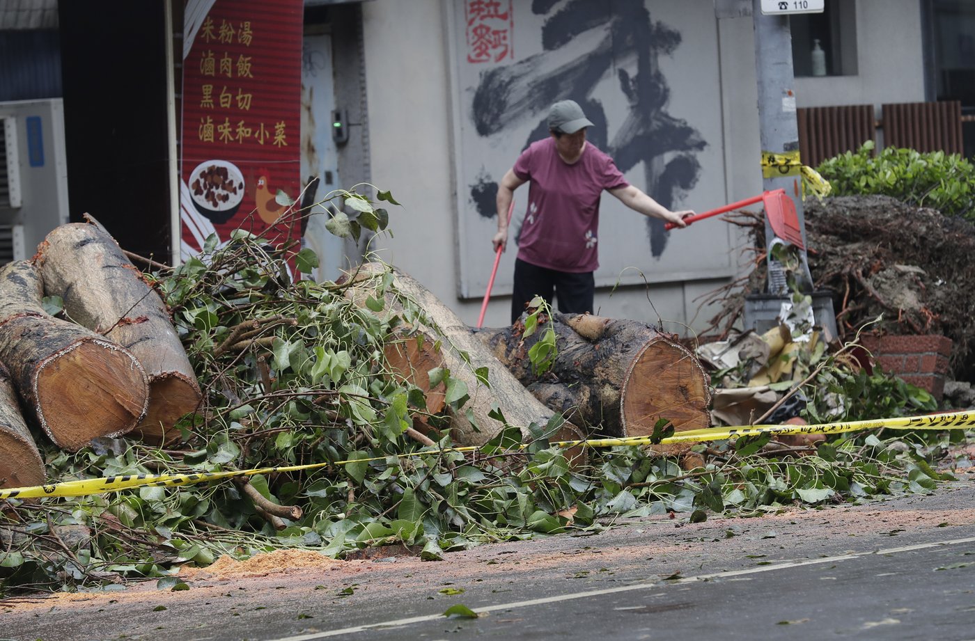 Tropical Storm Kong-rey threatens Shanghai and China's coast after hitting Taiwan as a typhoon | iNFOnews.ca Tropical Storm Kong-rey threatens Shanghai and China's coast after hitting Taiwan as a typhoon | iNFOnews.ca