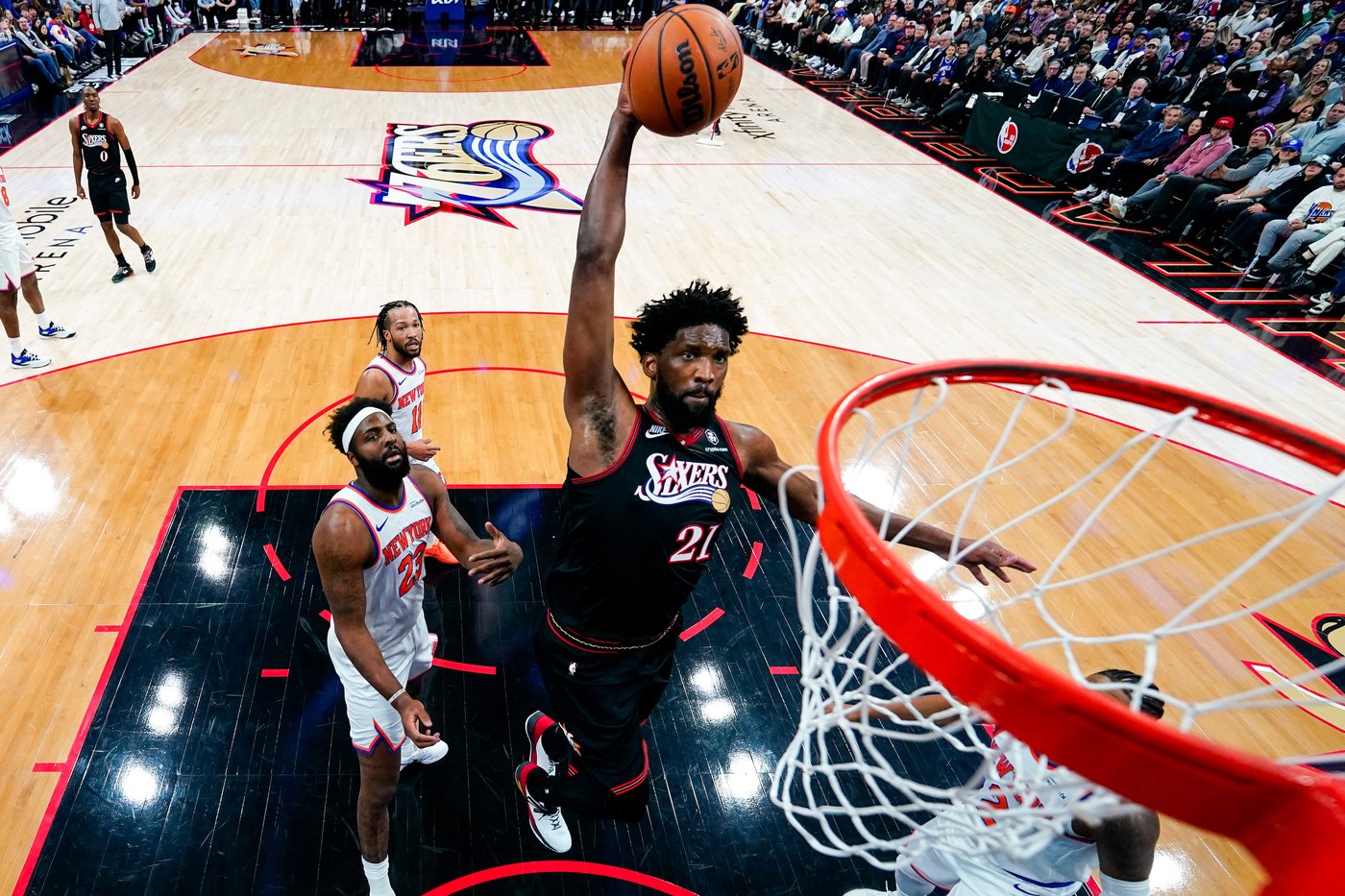 Brunson scores 31 points to lift the Knicks over Embiid and the 76ers, 112-109 | iNFOnews.ca