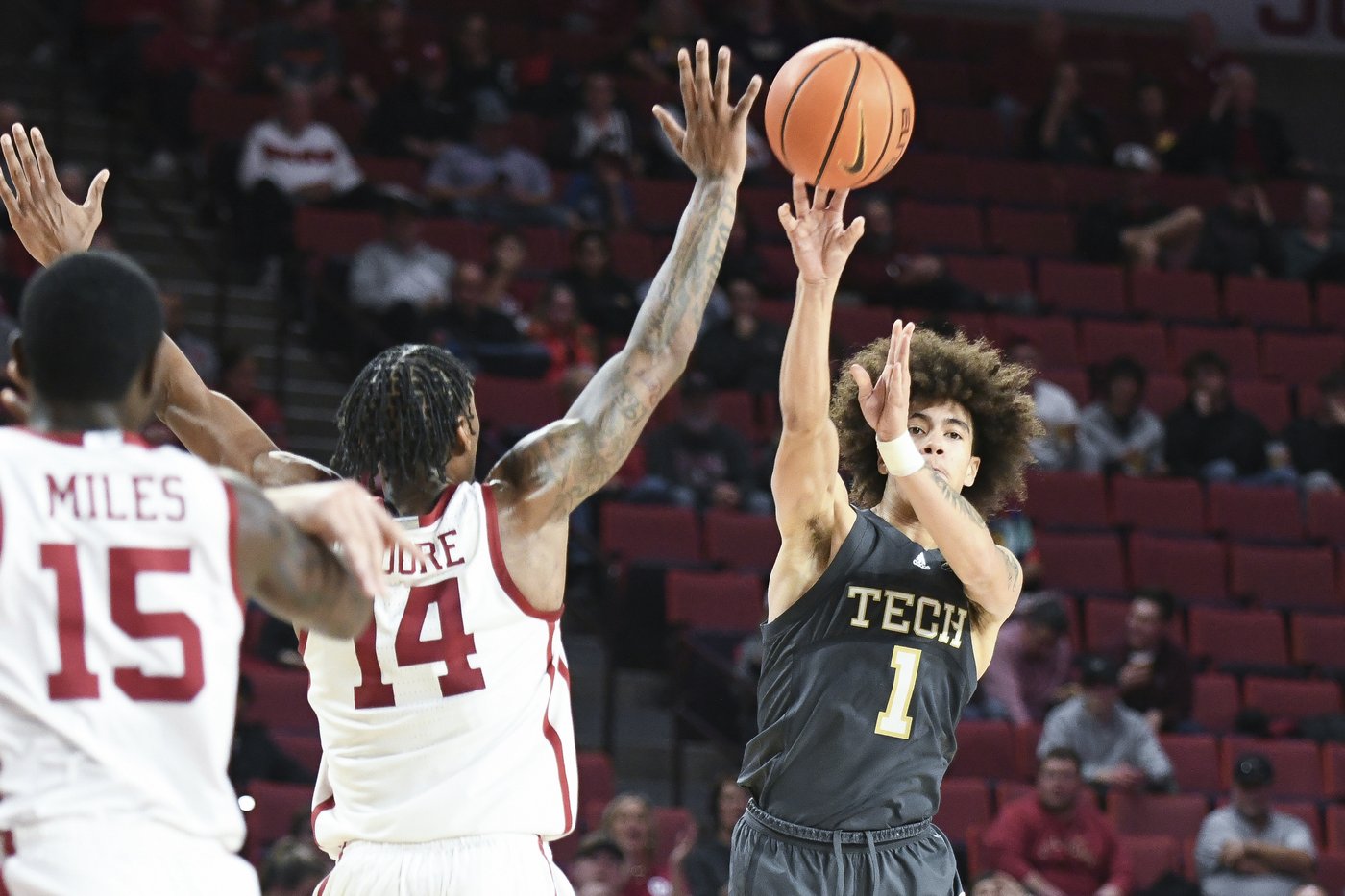 Fears scores 18 as No. 21 Oklahoma beats Georgia Tech 76-61 in SEC/ACC Challenge | iNFOnews.ca