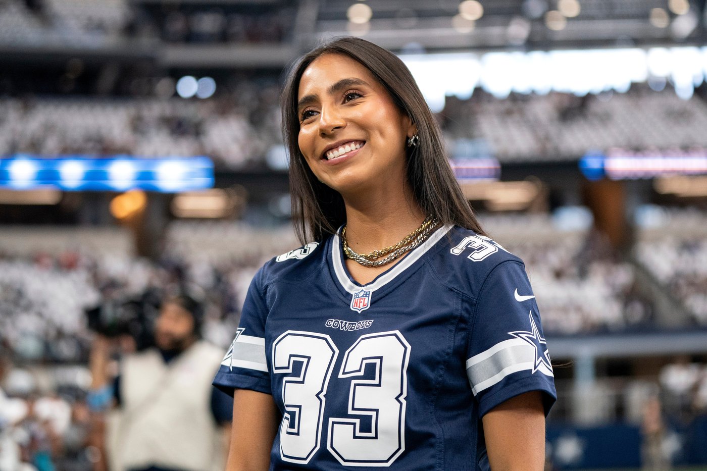 QB Diana Flores hypes flag football ahead of its 2028 LA Olympics debut, now an open book on subject | iNFOnews.ca