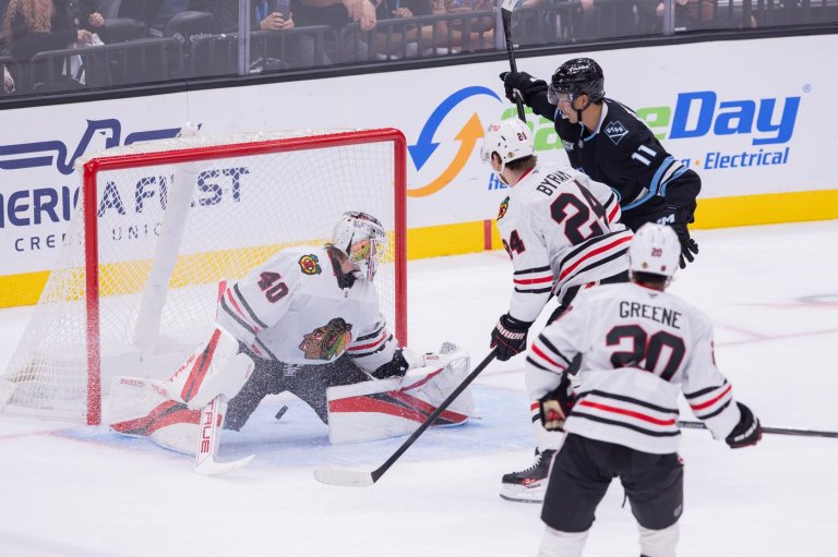 Guenther has 2 power-play goals in the Mammoth's 6-0 victory over the Blackhawks | iNFOnews.ca