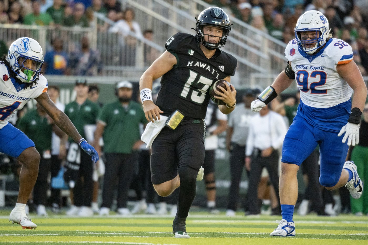 Jeanty rushes for 217 yards and TD, catches TD pass and Boise State downs Hawaii 28-7 | iNFOnews.ca Jeanty rushes for 217 yards and TD, catches TD pass and Boise State downs Hawaii 28-7 | iNFOnews.ca