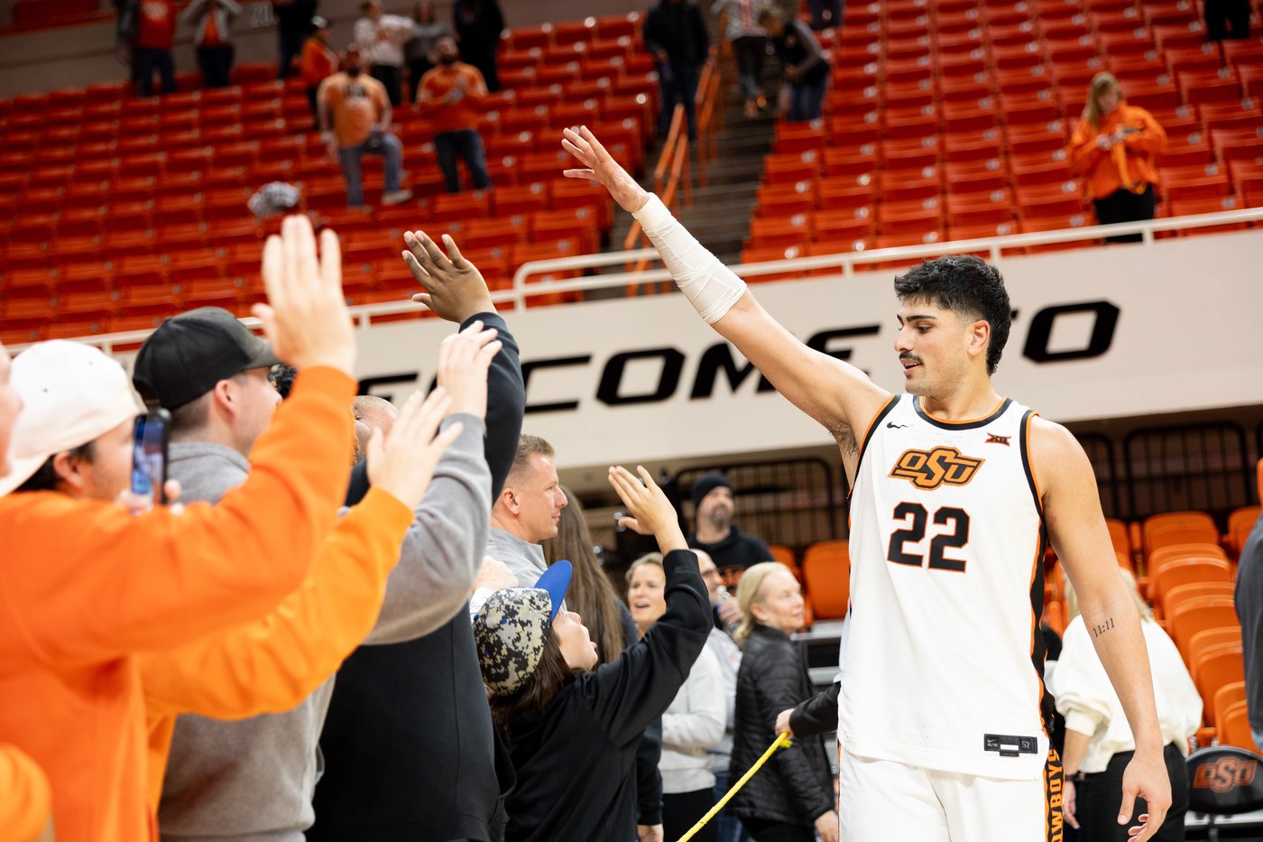Oklahoma State tops No. 25 UCF 87-76 | iNFOnews.ca