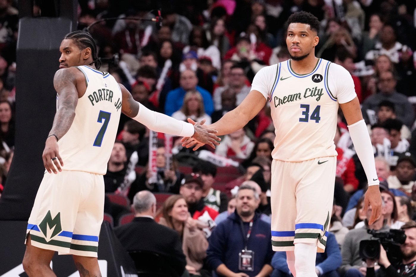 Antetokounmpo scores 29 for Bucks against Bulls after missing 8 games with calf strain | iNFOnews.ca Antetokounmpo scores 29 for Bucks against Bulls after missing 8 games with calf strain | iNFOnews.ca
