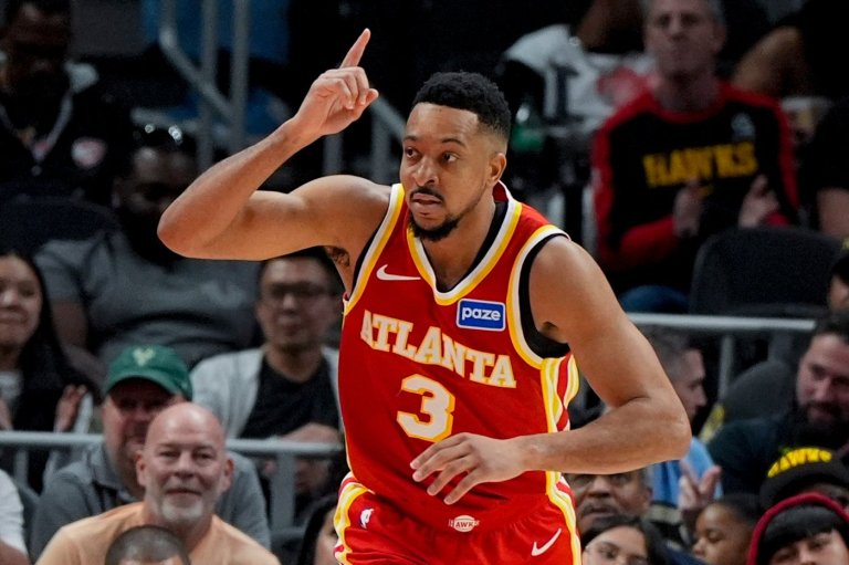 McCollum scores 30, Johnson has a triple-double as the Hawks beat the Bucks for 9th straight win | iNFOnews.ca
