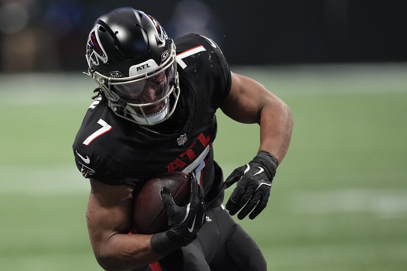 Still makes 2 picks, returns one for TD as Chargers hand Falcons third straight loss, 17-13 | iNFOnews.ca