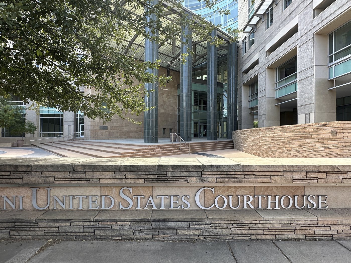 Judge temporarily blocks US effort to remove dozens of immigrant Guatemalan and Honduran children | iNFOnews.ca