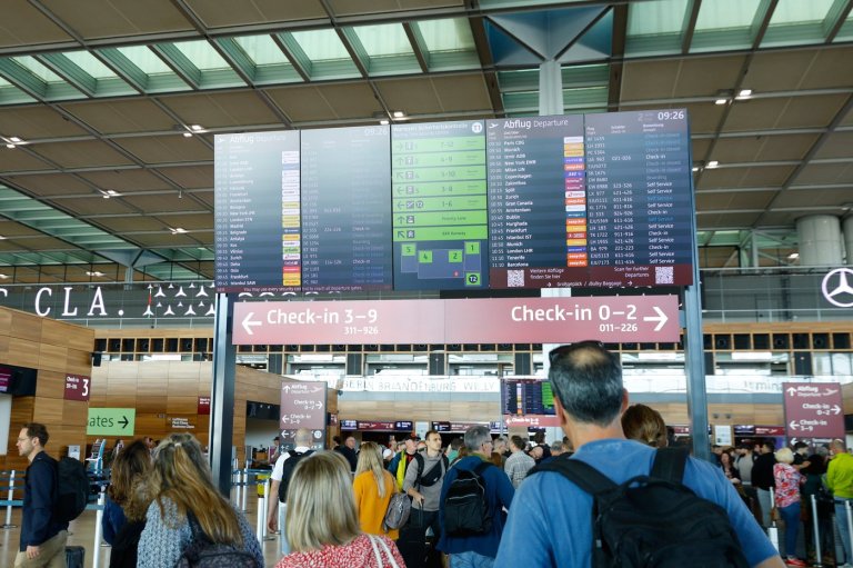 Cyberattack disrupts check-in systems at major European airports | iNFOnews.ca