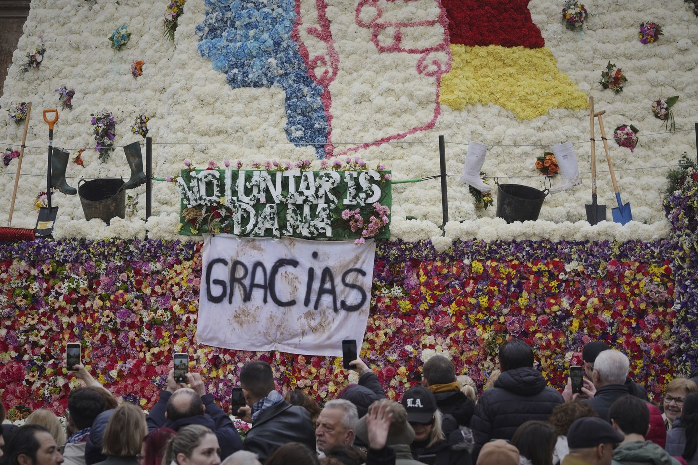 Valencia seeks catharsis in traditional burning of sculptures months after deadly floods | iNFOnews.ca
