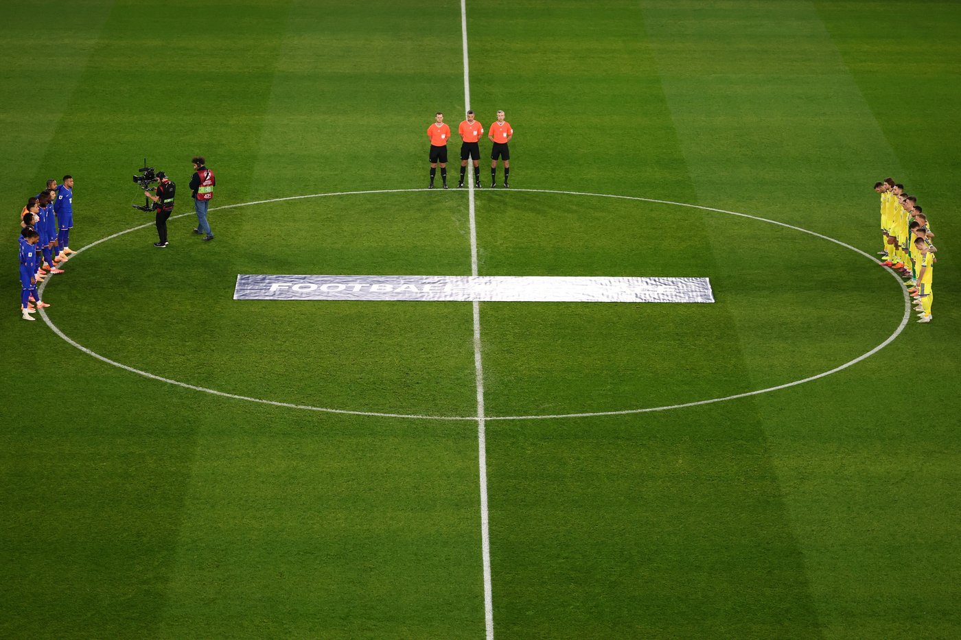Players and fans remember victims of 2015 Paris terror attacks before France-Ukraine soccer match | iNFOnews.ca