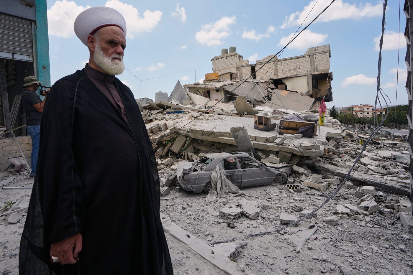 Lebanese return home to destruction after word of an initial US-Iran deal, in photos | iNFOnews.ca