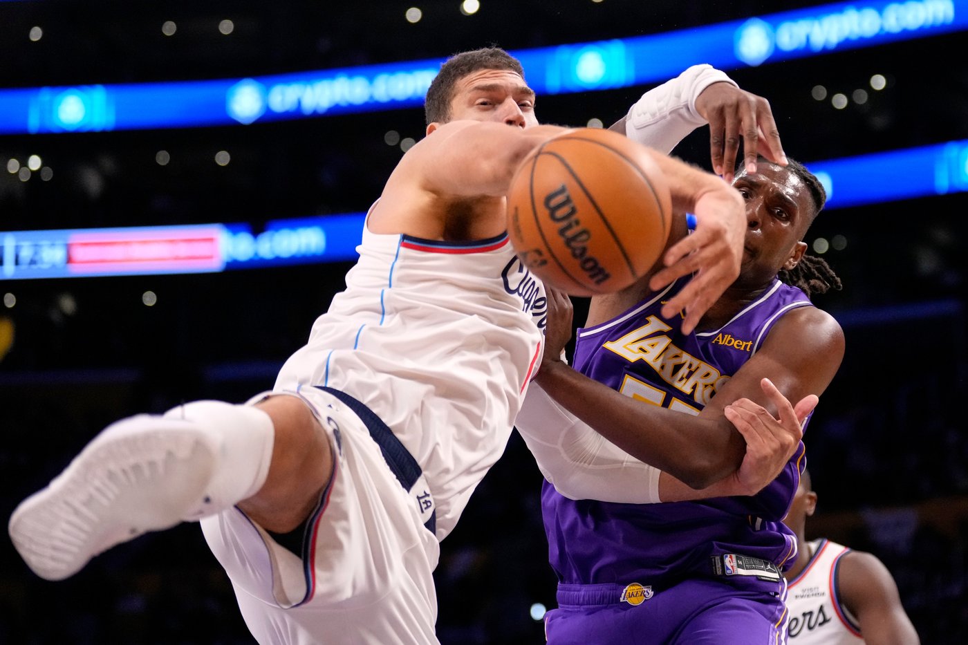 Austin Reaves, Walker Kessler lead Lakers past Clippers 125-117 for 2nd win to start season | iNFOnews.ca Austin Reaves, Walker Kessler lead Lakers past Clippers 125-117 for 2nd win to start season | iNFOnews.ca