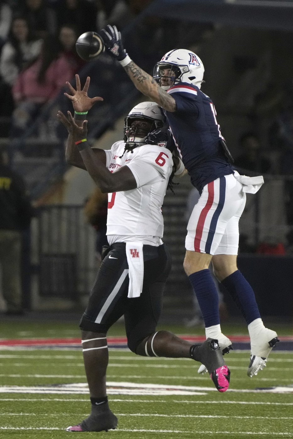 Noah Fifita throws for 2 TDs, Arizona ends 5-game losing streak with 27-3 win over Houston | iNFOnews.ca Noah Fifita throws for 2 TDs, Arizona ends 5-game losing streak with 27-3 win over Houston | iNFOnews.ca