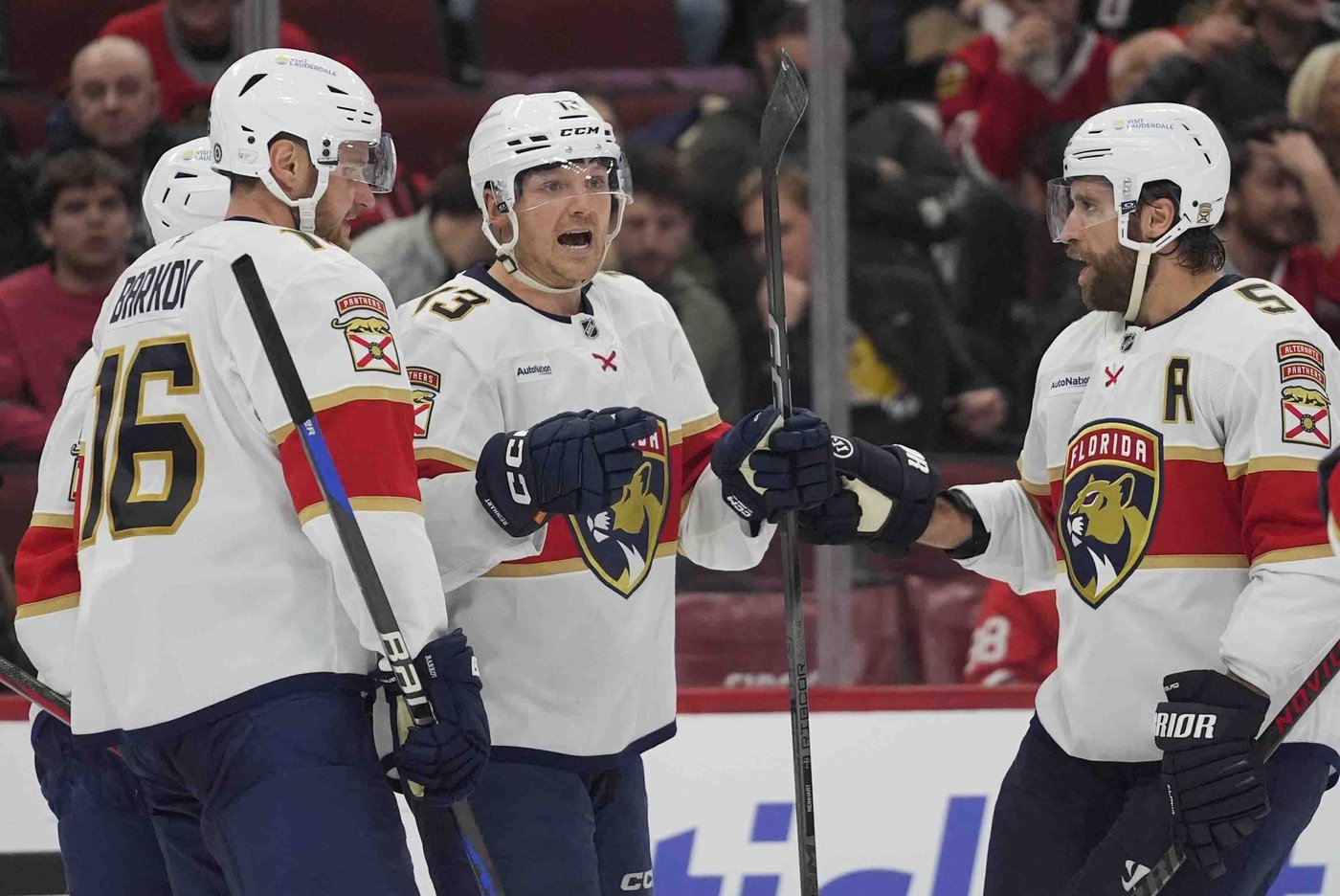 Mrazek makes 32 saves as the Blackhawks beat the Panthers 3-1 | iNFOnews.ca