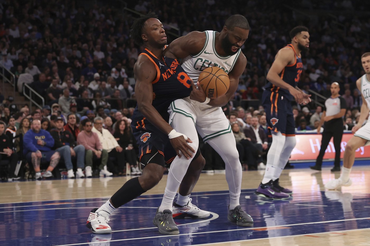 Celtics star Jaylen Brown sits versus Charlotte and will be ineligible for postseason awards | iNFOnews.ca