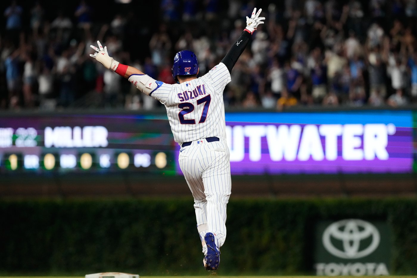 Suzuki hits game-ending single off Miller as the Cubs beat the Padres 3-2 | iNFOnews.ca