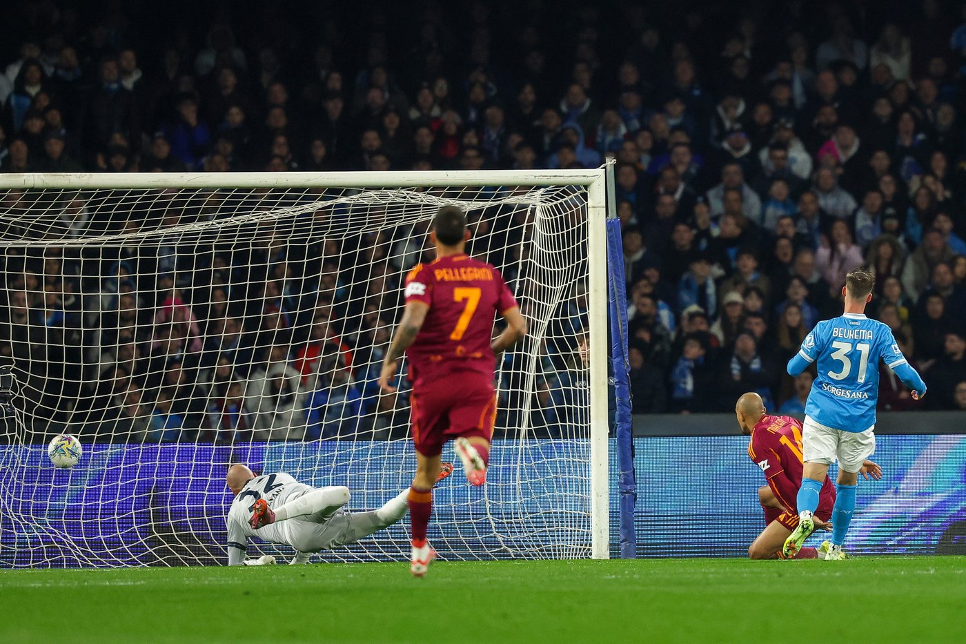 Napoli fights back twice in 2-2 draw with Roma. Donyell Malen gets another brace | iNFOnews.ca Napoli fights back twice in 2-2 draw with Roma. Donyell Malen gets another brace | iNFOnews.ca