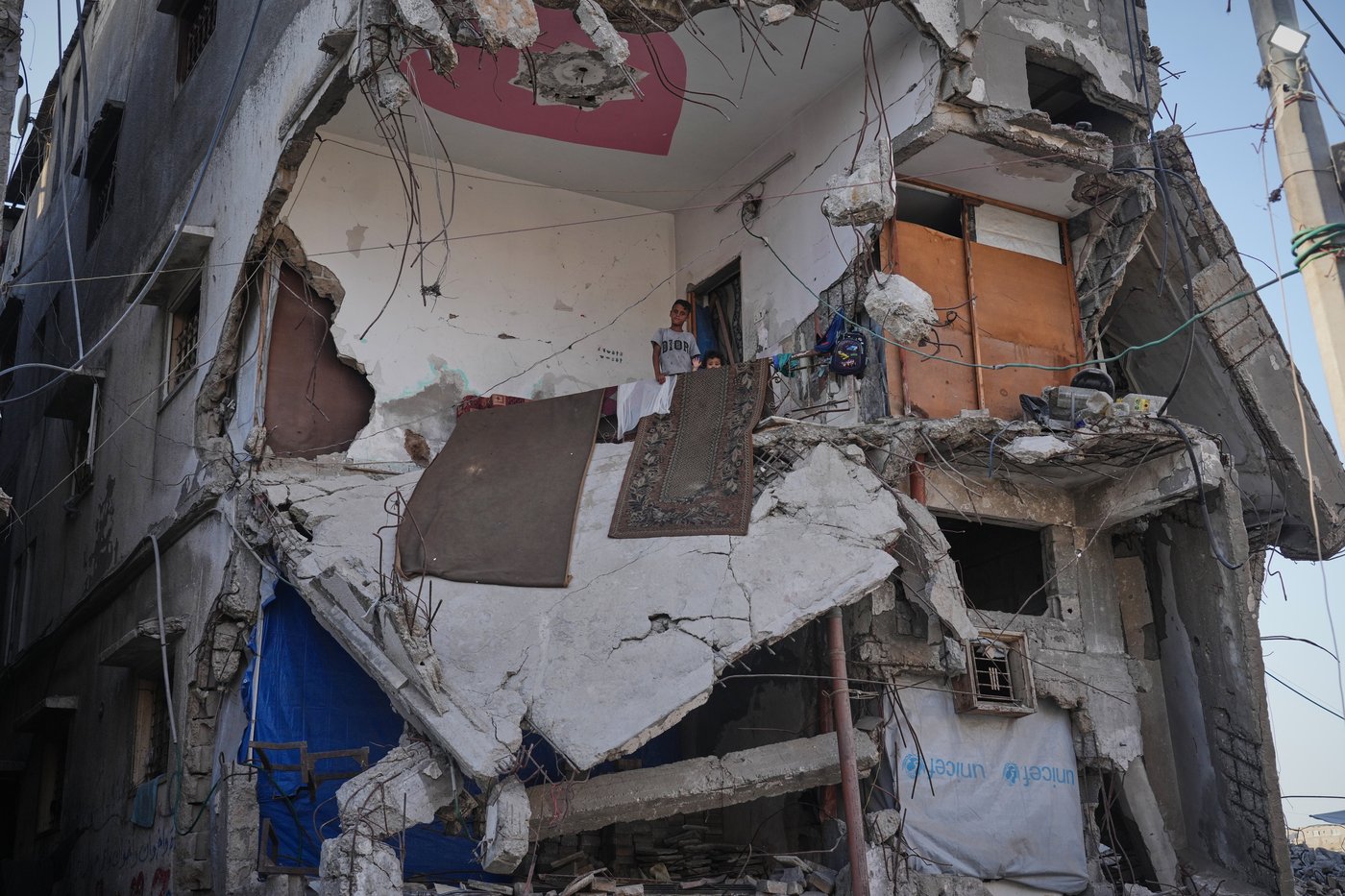 Fatal building collapse highlights dangers plaguing Gaza nearly a year after ceasefire | iNhome Fatal building collapse highlights dangers plaguing Gaza nearly a year after ceasefire | iNhome