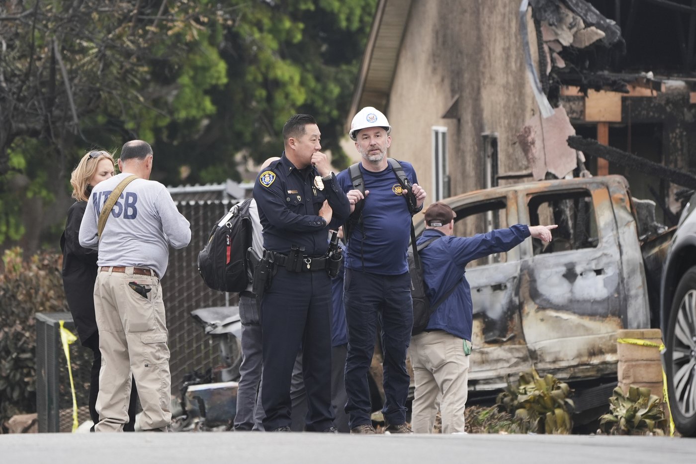 Runway lights weren't working as pilot tried to land at foggy San Diego airport before fatal crash | iNFOnews.ca Runway lights weren't working as pilot tried to land at foggy San Diego airport before fatal crash | iNFOnews.ca
