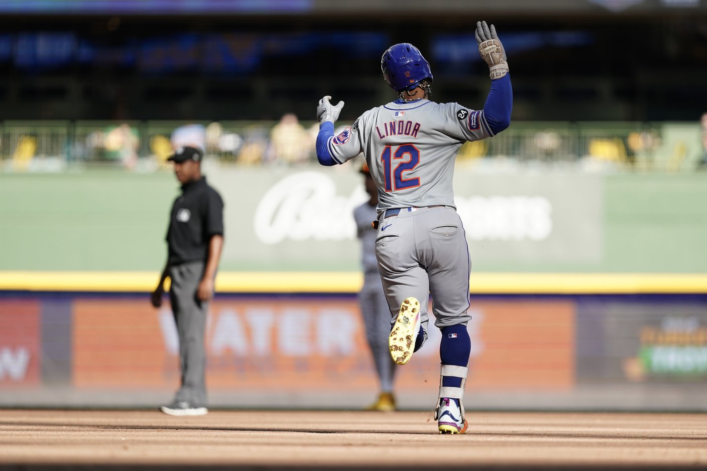 Mets blank Brewers 5-0 behind Lindor and Peterson to move 1 win from wild card | iNFOnews.ca