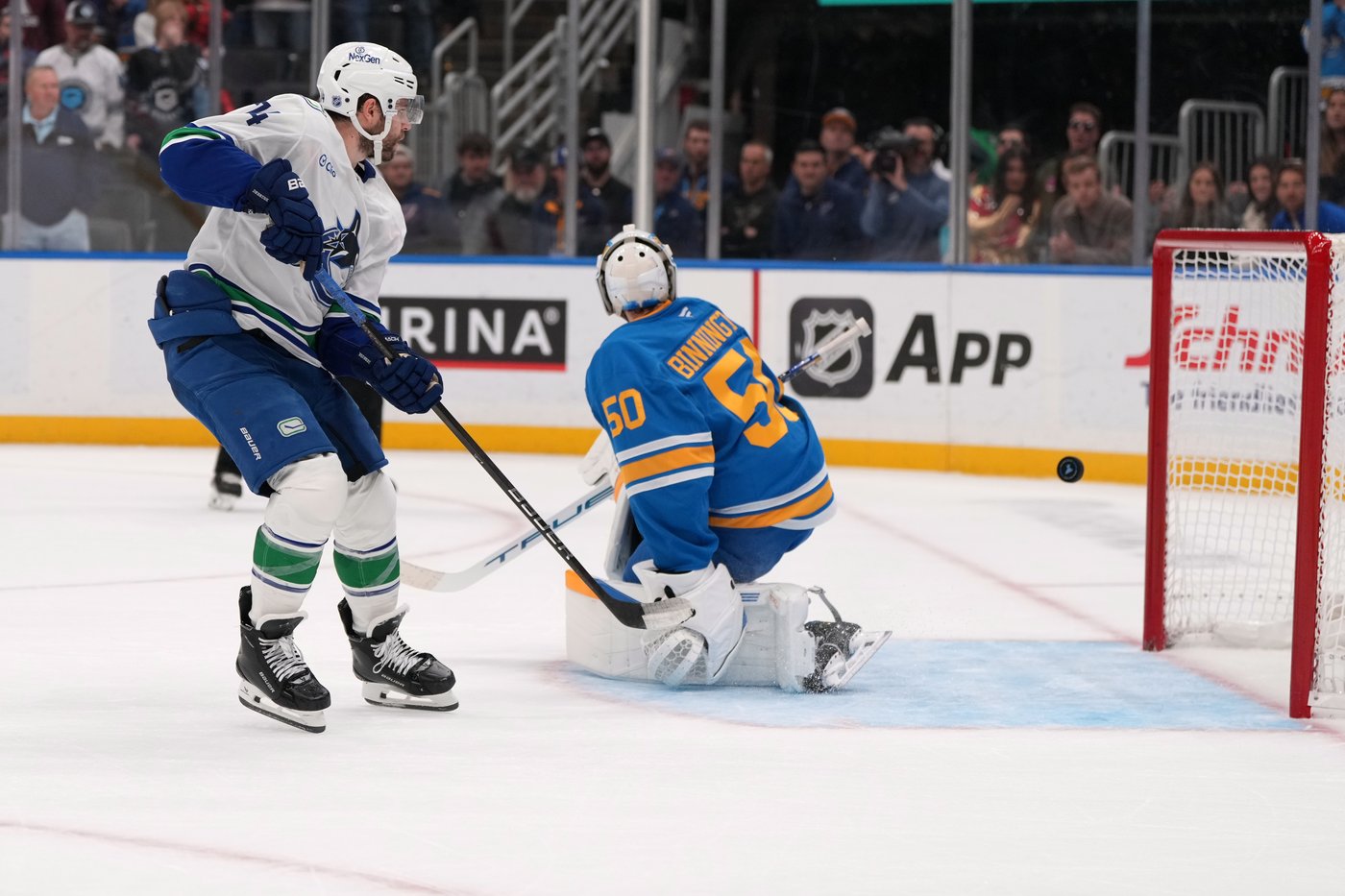 Sherwood has hat trick, DeBrusk scores in shootout as Canucks beat Blues 4-3 | iNFOnews.ca