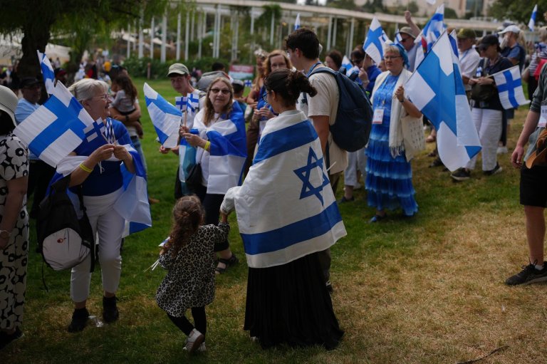 Hundreds of evangelical Christians in Jerusalem to show support for Israel cheer the peace push | iNFOnews.ca