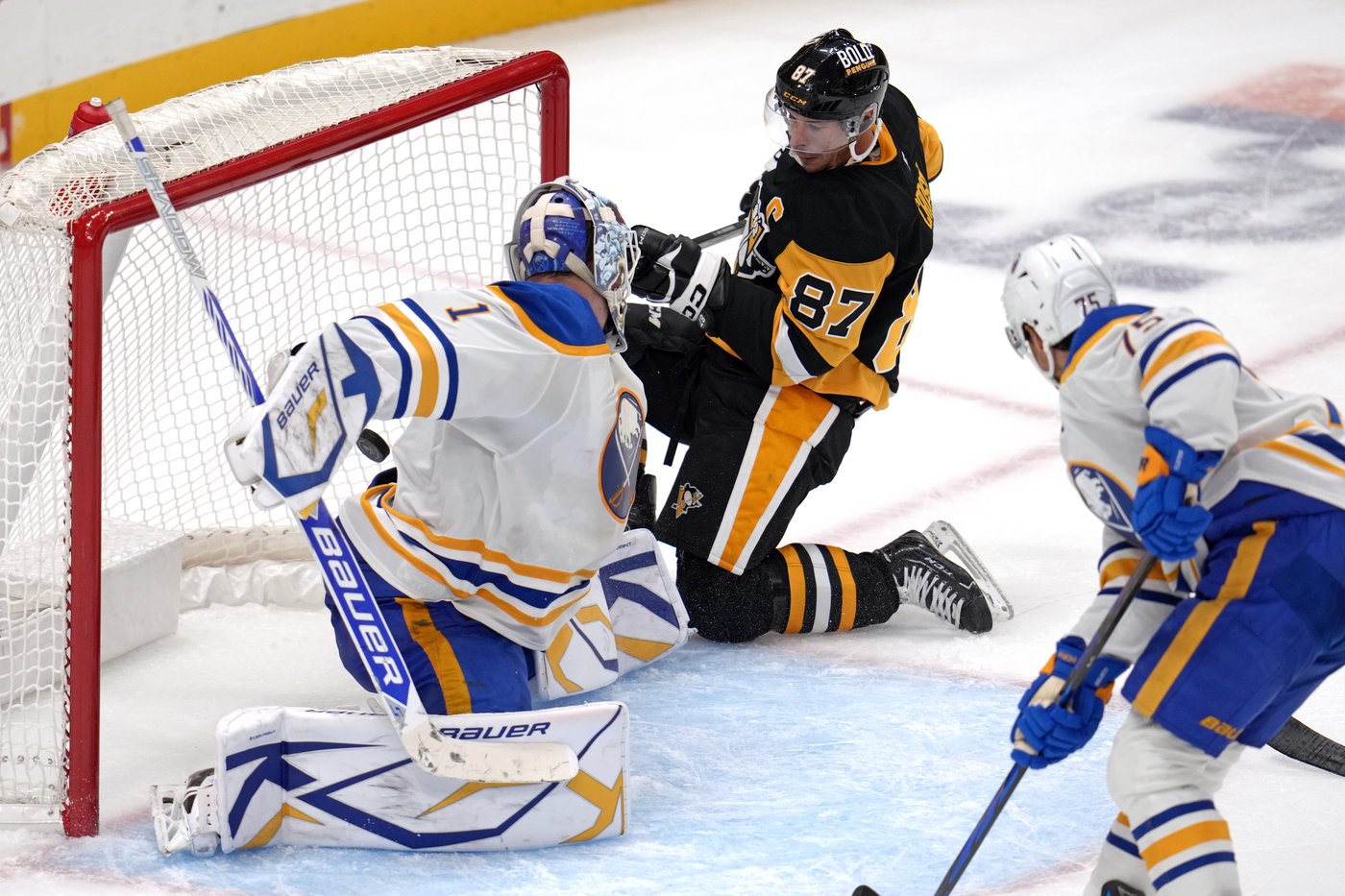 Crosby, Malkin lead Penguins past Sabres 6-5 in OT to cap milestone night | iNFOnews.ca Crosby, Malkin lead Penguins past Sabres 6-5 in OT to cap milestone night | iNFOnews.ca