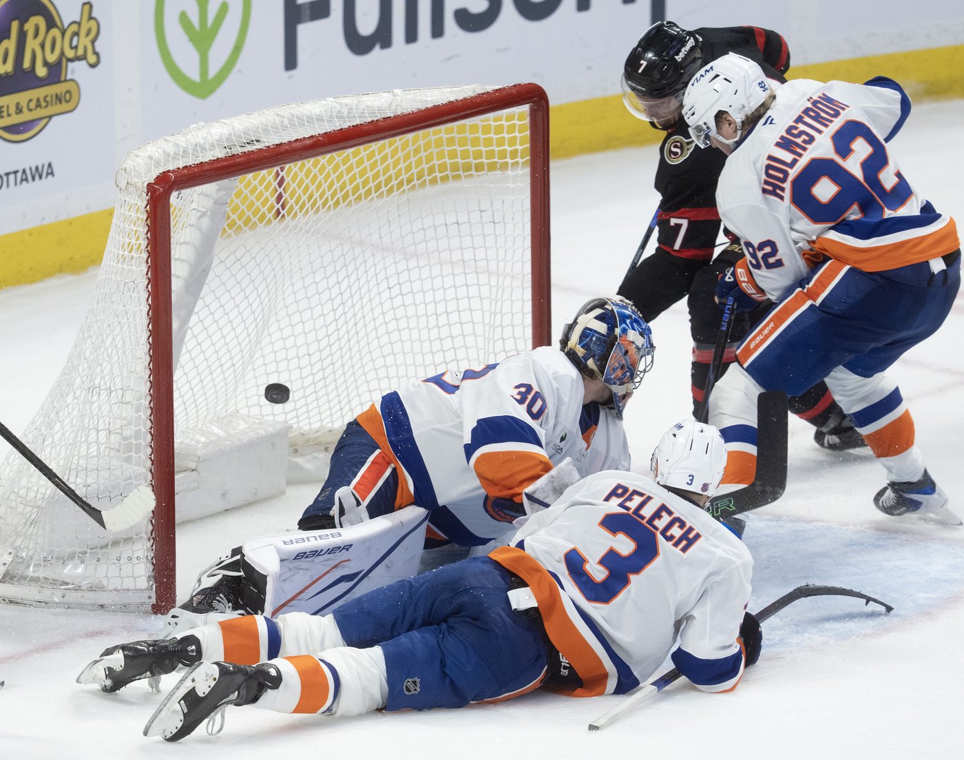 Brady Tkachuk back to his old self with fight, goal in Senators win | iNFOnews.ca