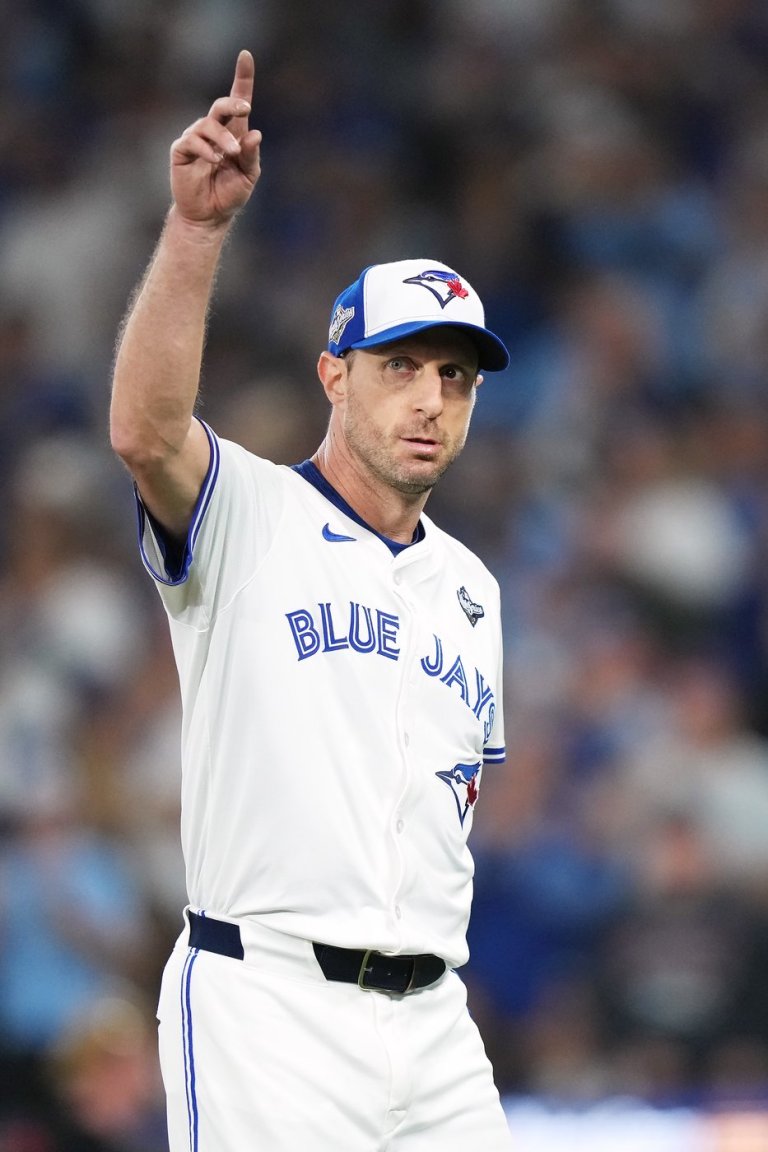 Scherzer throws five shutout innings as Blue Jays top Twins 2-1 in pre-season play | iNFOnews.ca