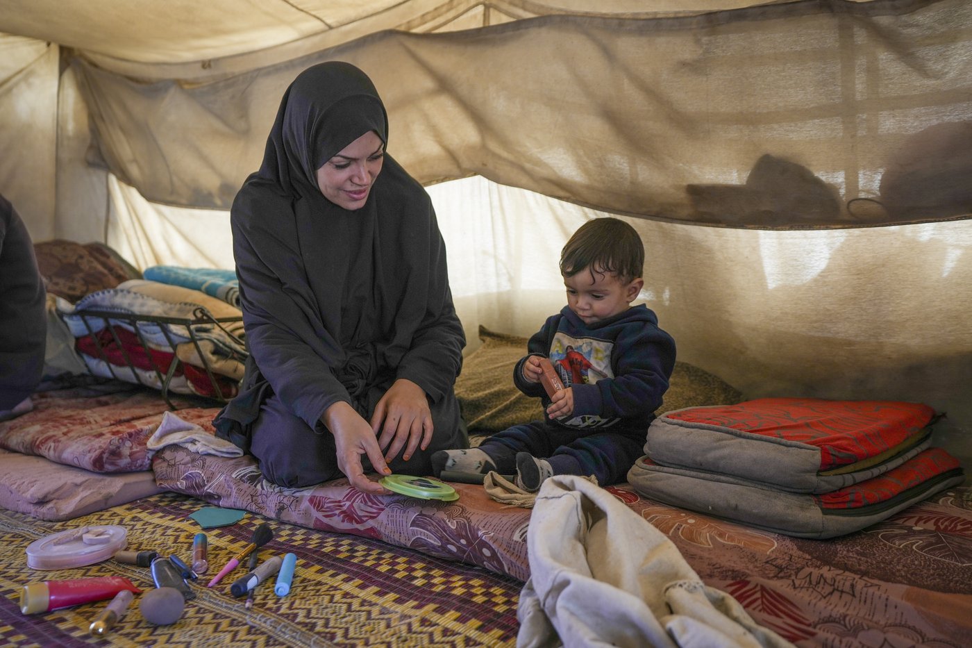 In Gaza's crowded tent camps, women wrestle with a life stripped of privacy | iNFOnews.ca