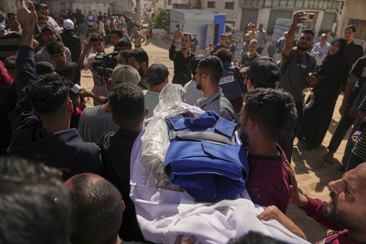 Strikes across Gaza kill at least 92 as Israel prepares to ramp up its offensive | iNFOnews.ca Strikes across Gaza kill at least 92 as Israel prepares to ramp up its offensive | iNFOnews.ca
