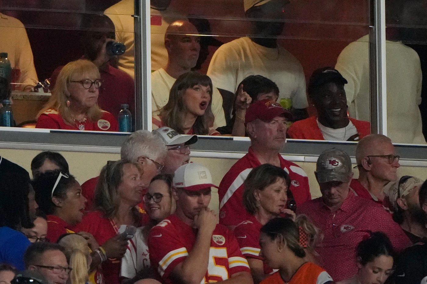 Taylor Swift skips the Emmys for Arrowhead, cheering on hubby Travis Kelce alongside Tom Cruise | iNFOnews.ca Taylor Swift skips the Emmys for Arrowhead, cheering on hubby Travis Kelce alongside Tom Cruise | iNFOnews.ca