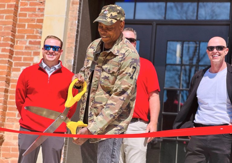 Dave Chappelle helps keep Ohio radio station rooted in hometown with renovated building | iNFOnews.ca
