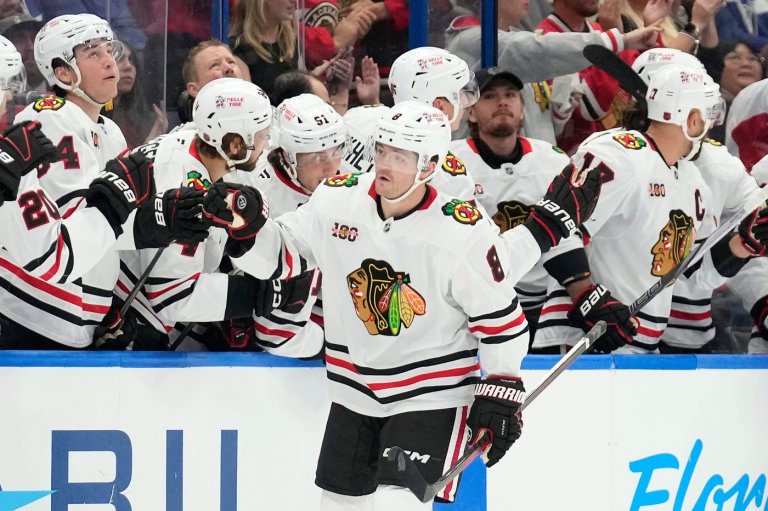 Donato scores 2 more goals as the Blackhawks beat the Lightning 3-2 | iNFOnews.ca