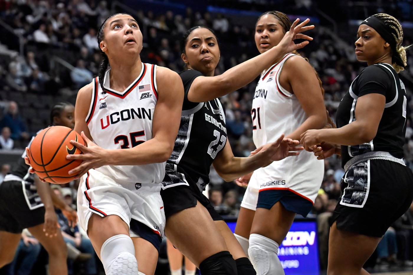 Azzi Fudd, Sarah Strong lead UConn to 46th straight win and another 30-win season | iNFOnews.ca Azzi Fudd, Sarah Strong lead UConn to 46th straight win and another 30-win season | iNFOnews.ca