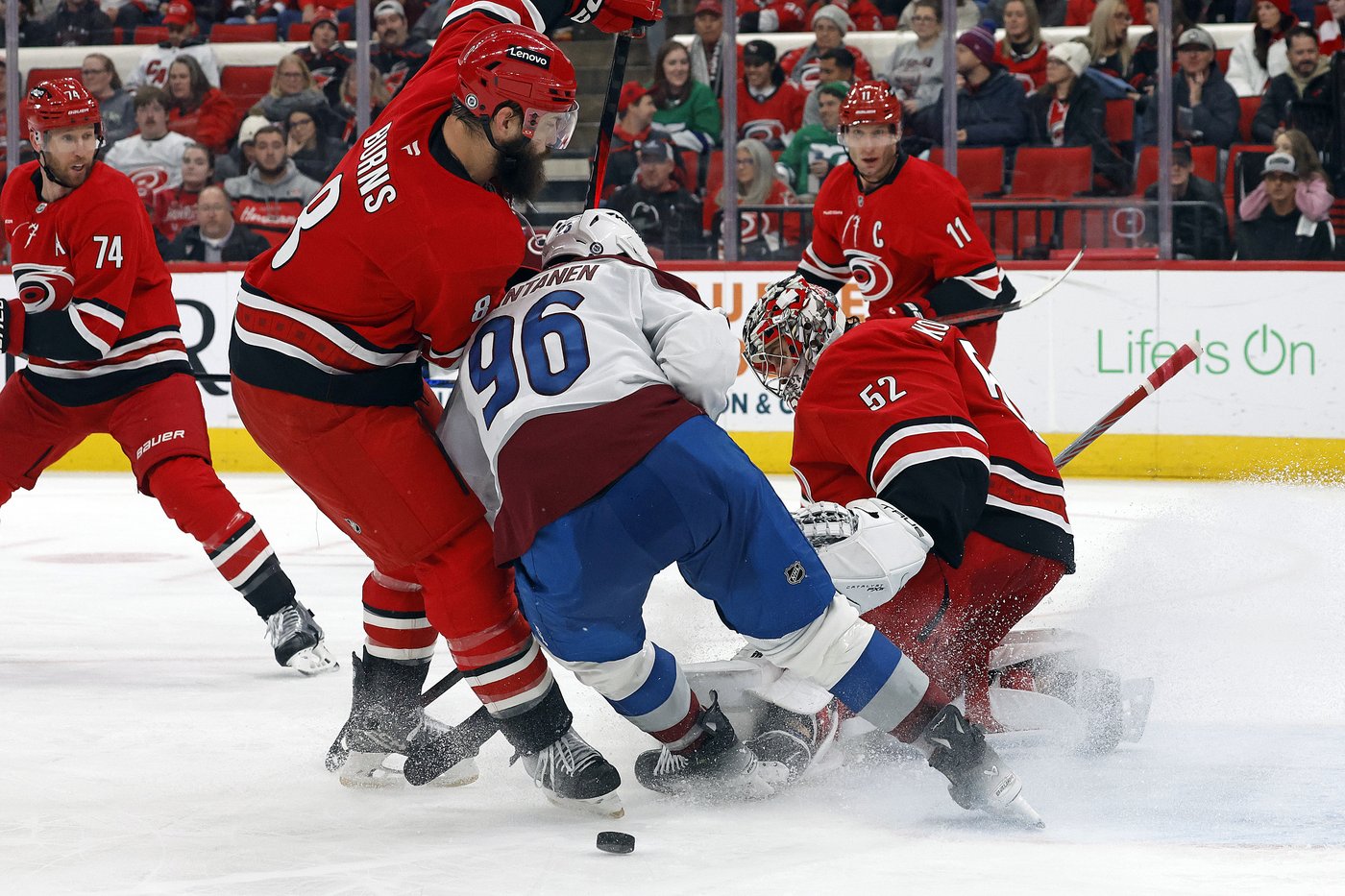 Necas, Svechnikov lead Hurricanes to 5-3 win over Avalanche | iNFOnews.ca