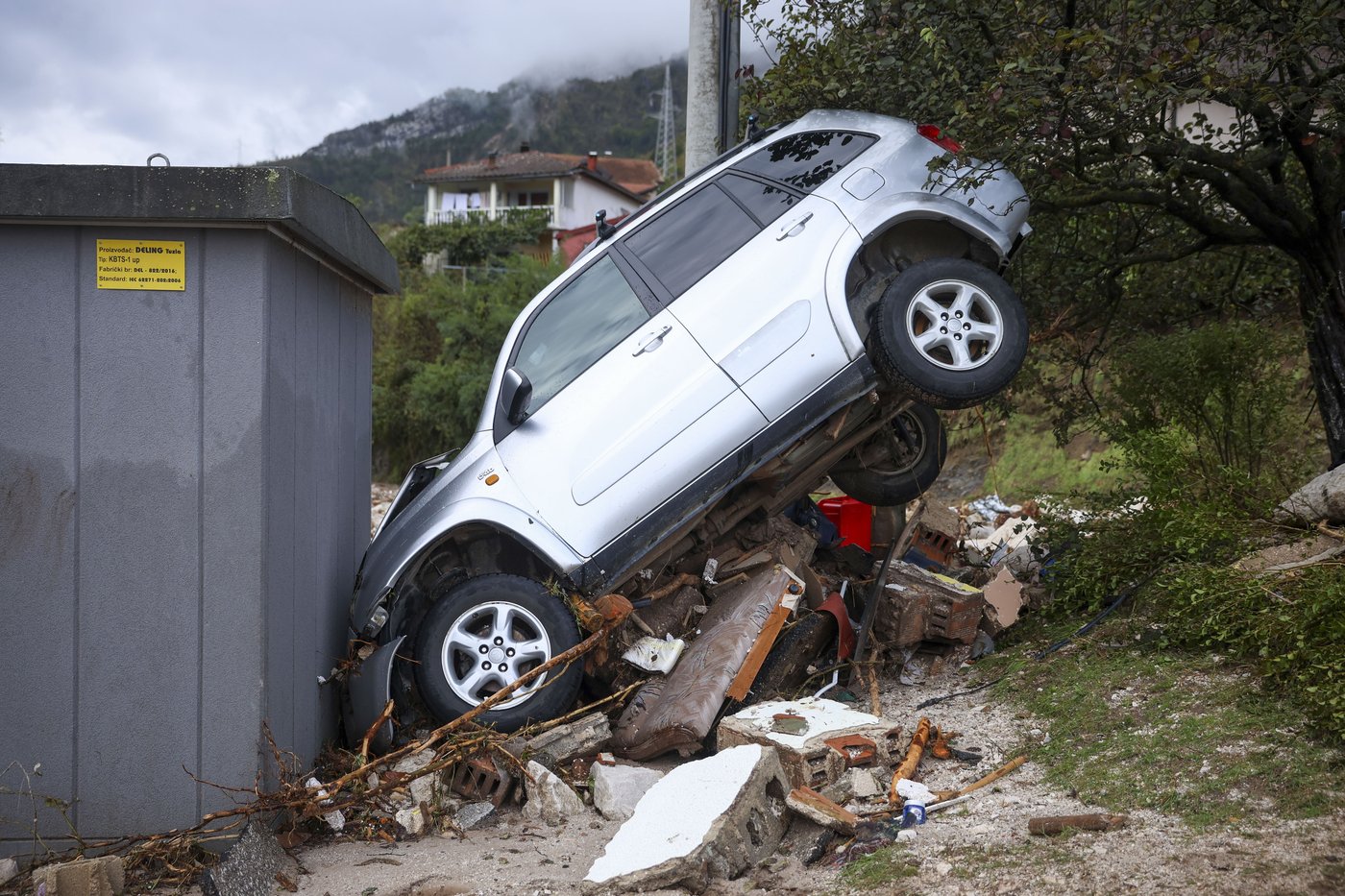 Rescue teams search for missing after floods, landslides kill at least 16 in Bosnia | iNFOnews.ca
