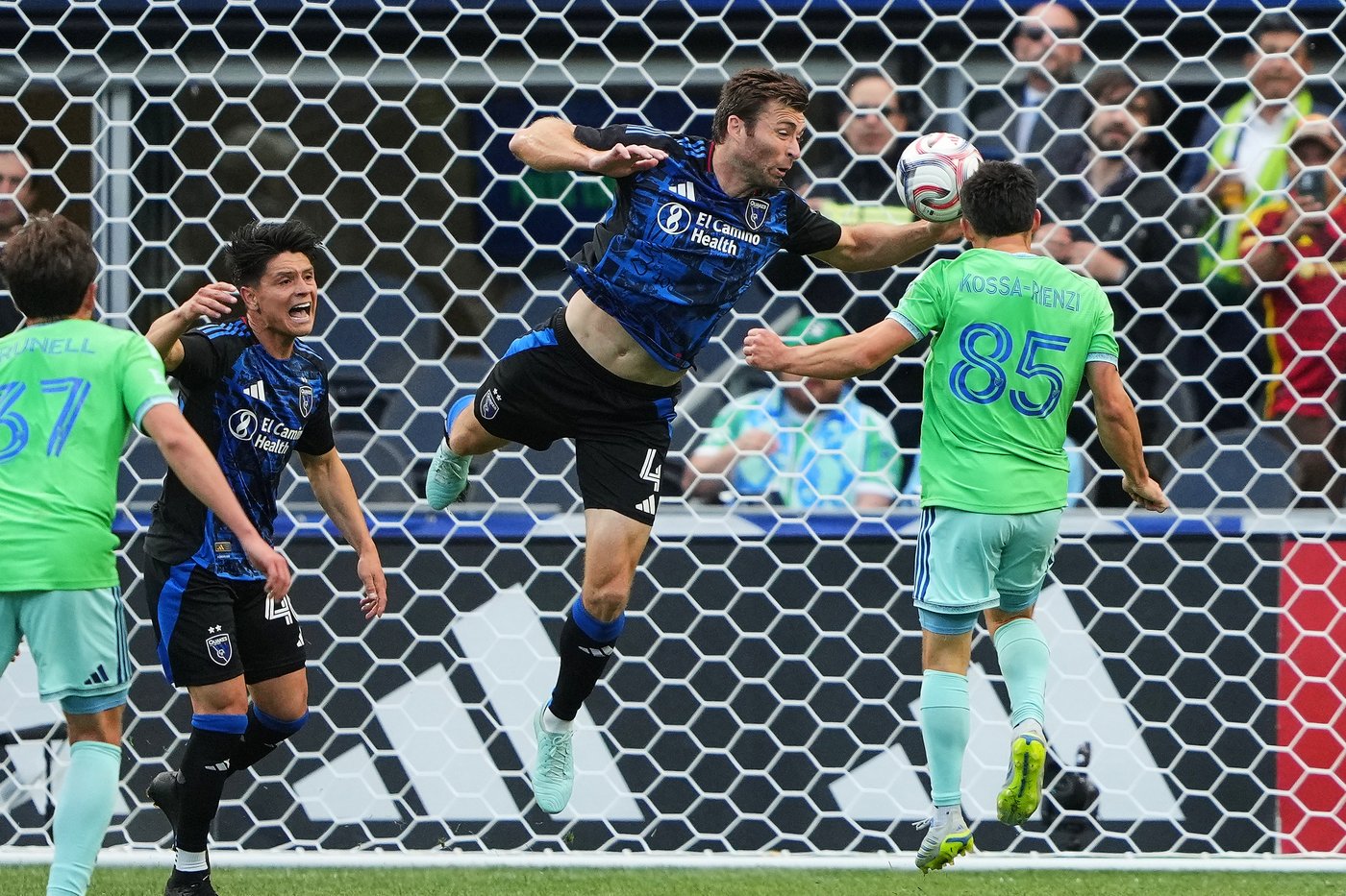 Osaze De Rosario's goal in 89th minute helps Sounders beat Earthquakes 3-2 | iNFOnews.ca