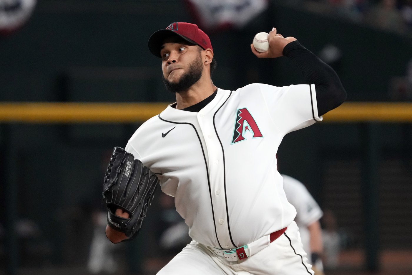 Bauers homers off Rodríguez in 7th, Brewers come back to beat Diamondbacks 3-2 | iNFOnews.ca