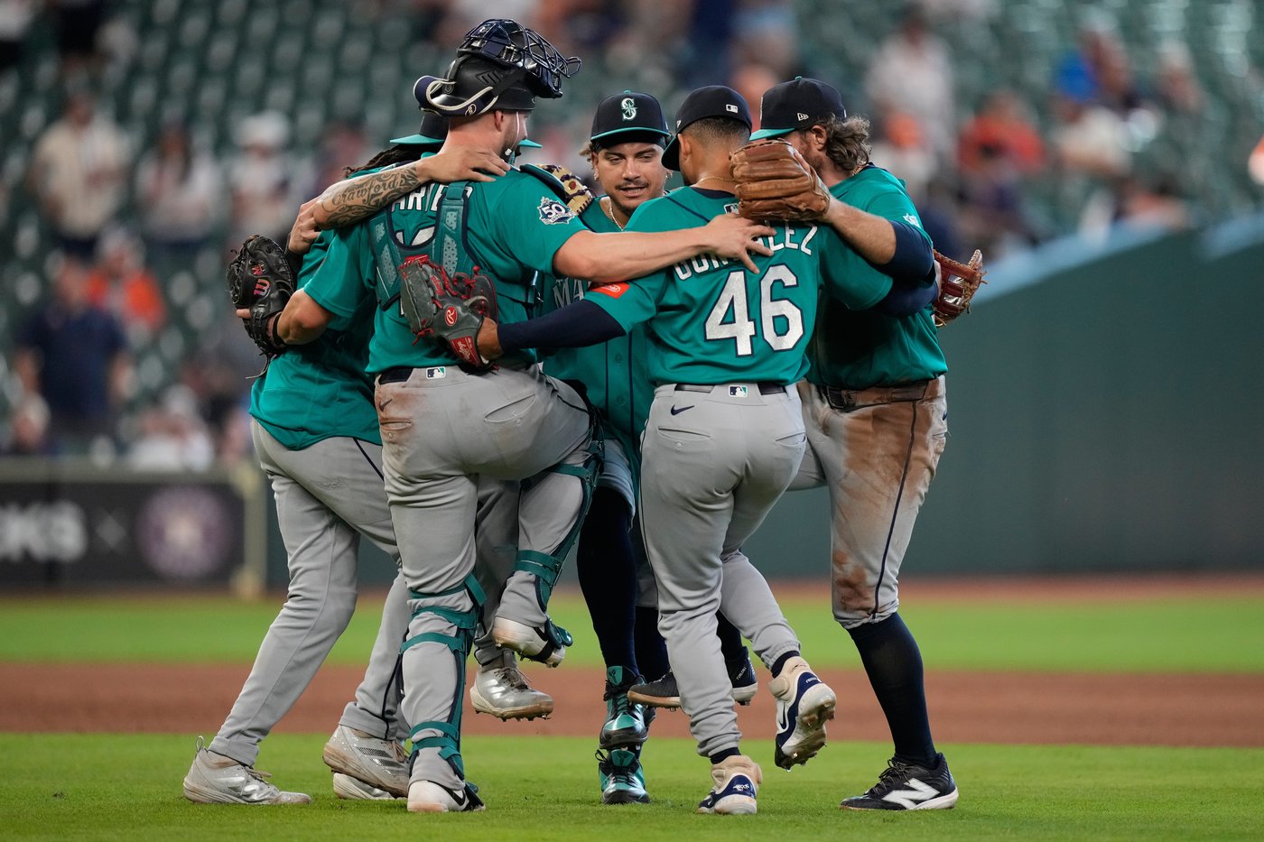 Luke Raley hits 3-run home run, Garver hits his 1st of the season and Mariners beat Astros 8-3 | iNFOnews.ca Luke Raley hits 3-run home run, Garver hits his 1st of the season and Mariners beat Astros 8-3 | iNFOnews.ca