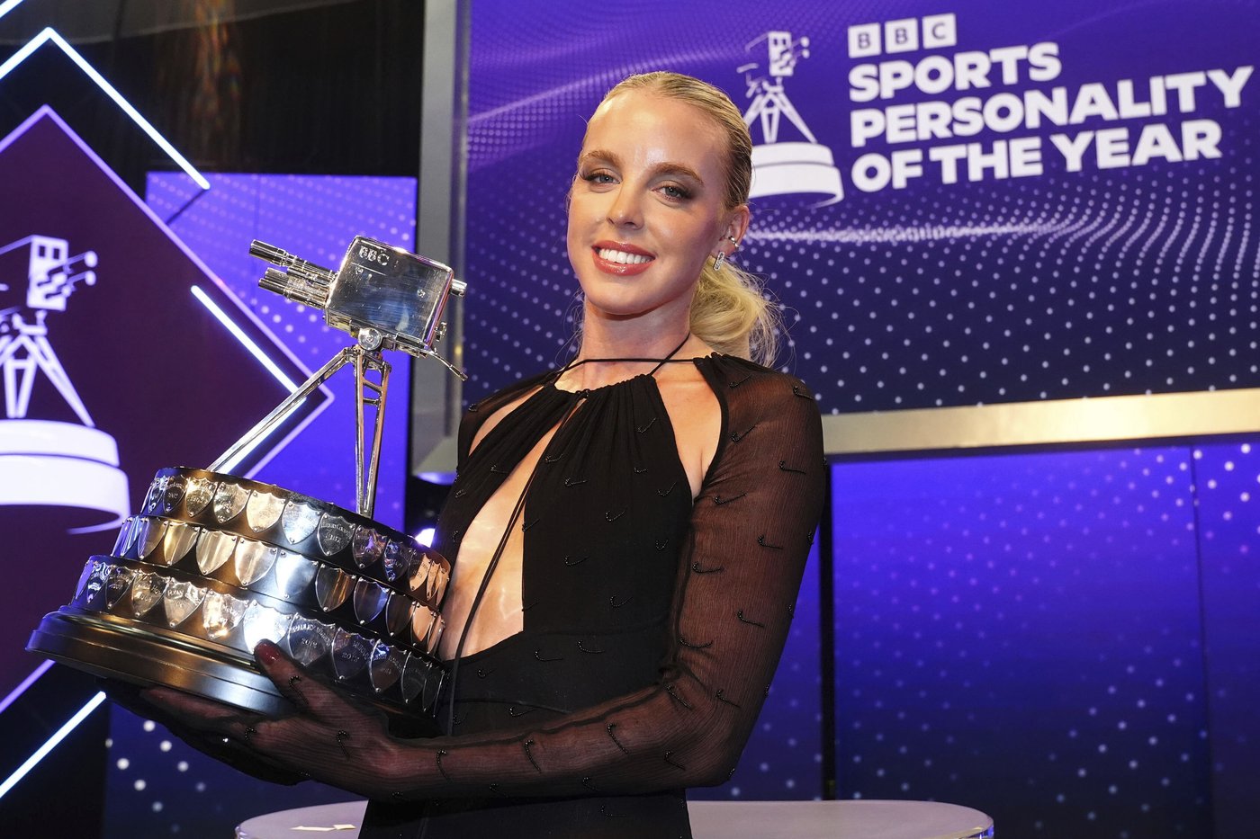 Hodgkinson beats Littler to prestigious BBC sports award after winning Olympic 800-meter gold | iNFOnews.ca