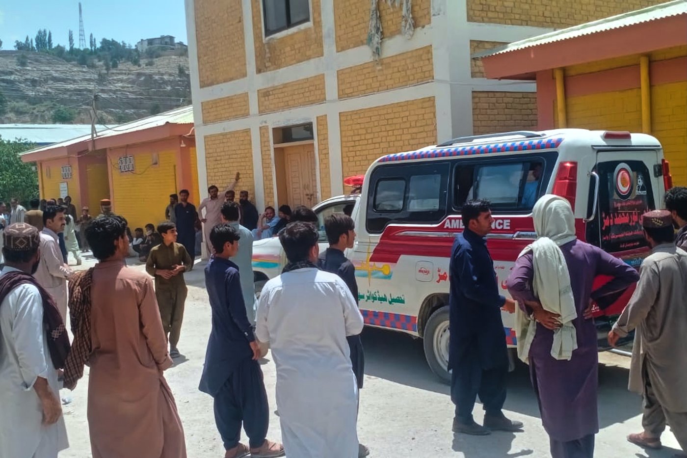 Militants kill 9 police officers in an attack on a post in southwestern Pakistan | iNFOnews.ca Militants kill 9 police officers in an attack on a post in southwestern Pakistan | iNFOnews.ca