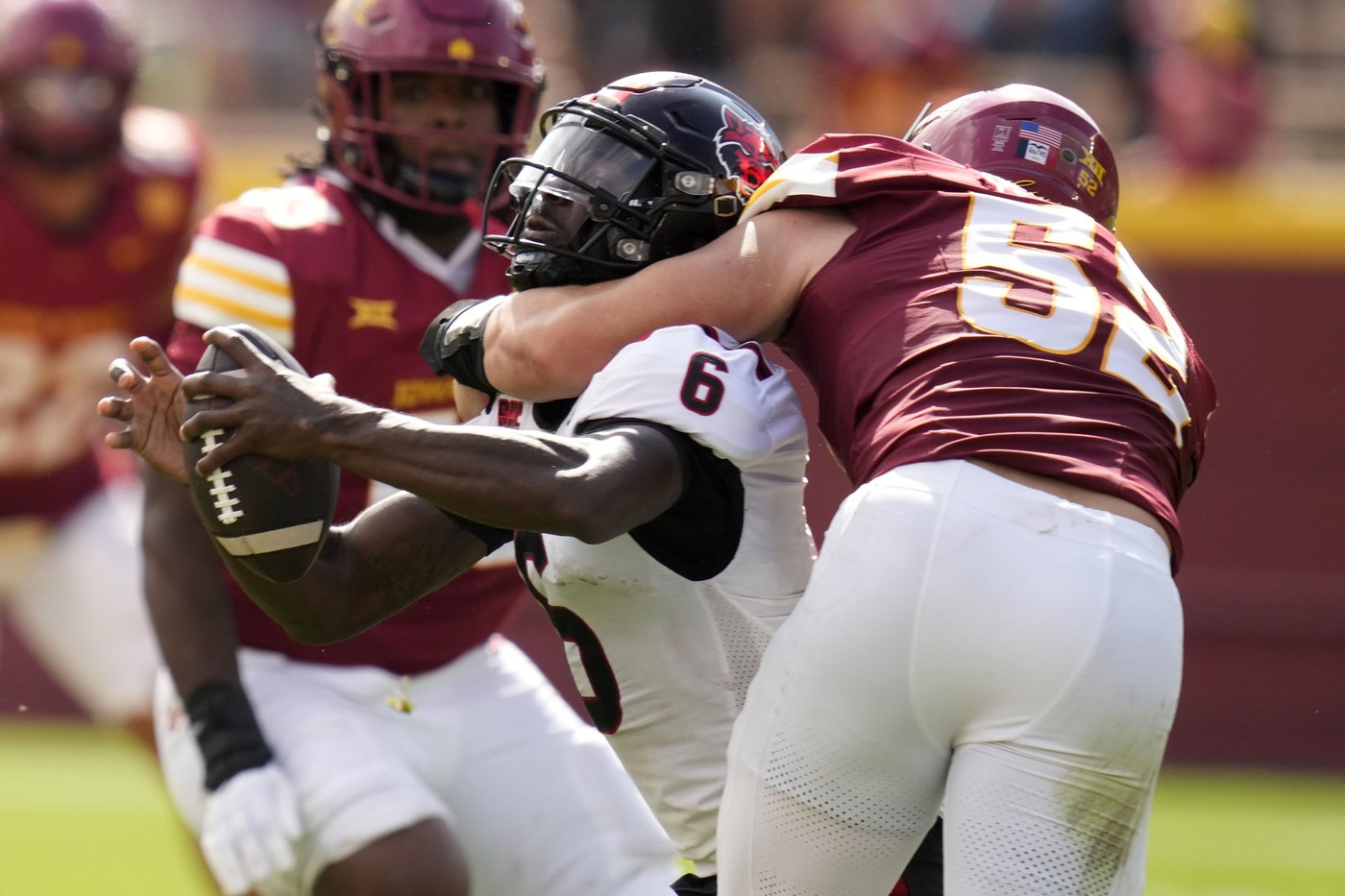 Rocco Becht has hand in 3 TDs, No. 20 Cyclones run off to a 52-7 win over Arkansas St. | iNFOnews.ca Rocco Becht has hand in 3 TDs, No. 20 Cyclones run off to a 52-7 win over Arkansas St. | iNFOnews.ca