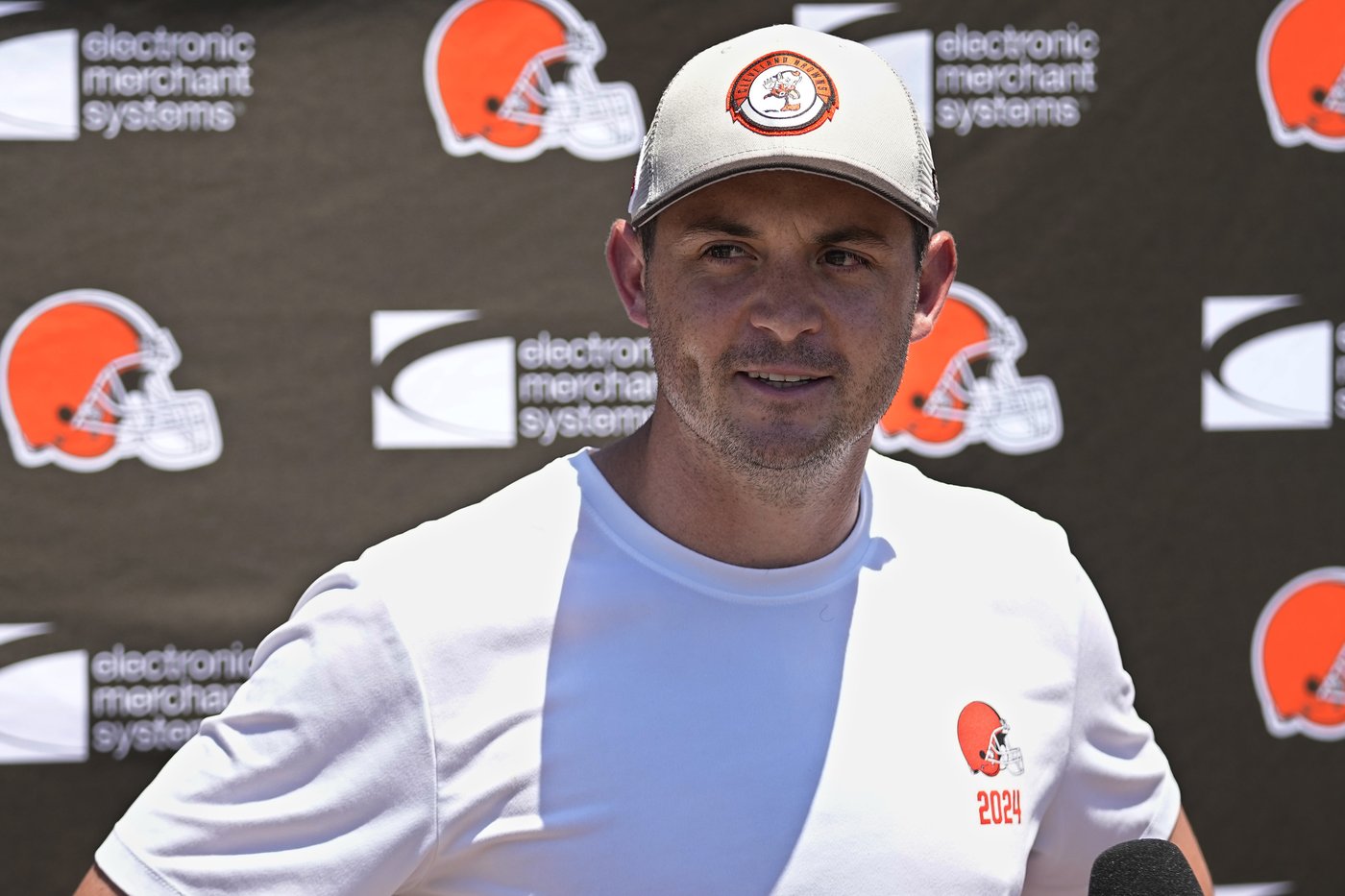 Browns' Stefanski takes back play-calling while turning offense over to new coordinator Rees | iNFOnews.ca