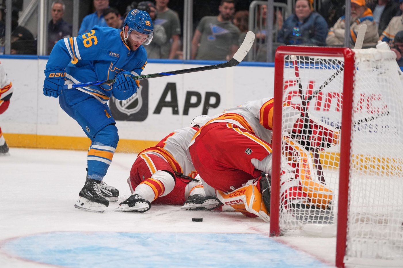 Walker, Binnington lead Blues to 3-2 win over Flames | iNFOnews.ca Walker, Binnington lead Blues to 3-2 win over Flames | iNFOnews.ca