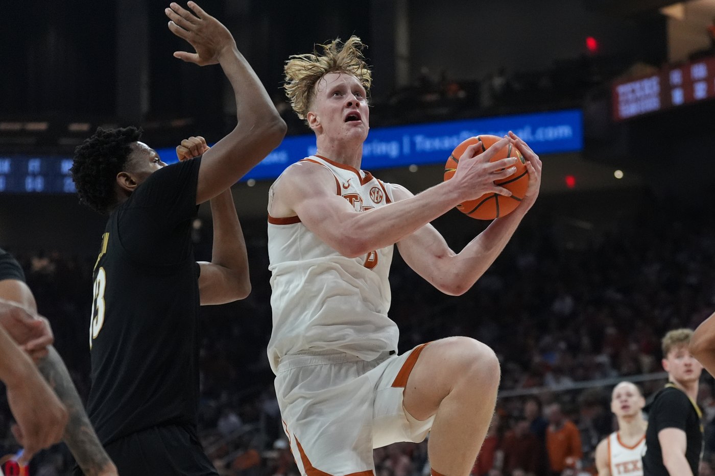 Texas hands No. 10 Vanderbilt its first loss of the season with a dominant 80-64 win | iNFOnews.ca Texas hands No. 10 Vanderbilt its first loss of the season with a dominant 80-64 win | iNFOnews.ca