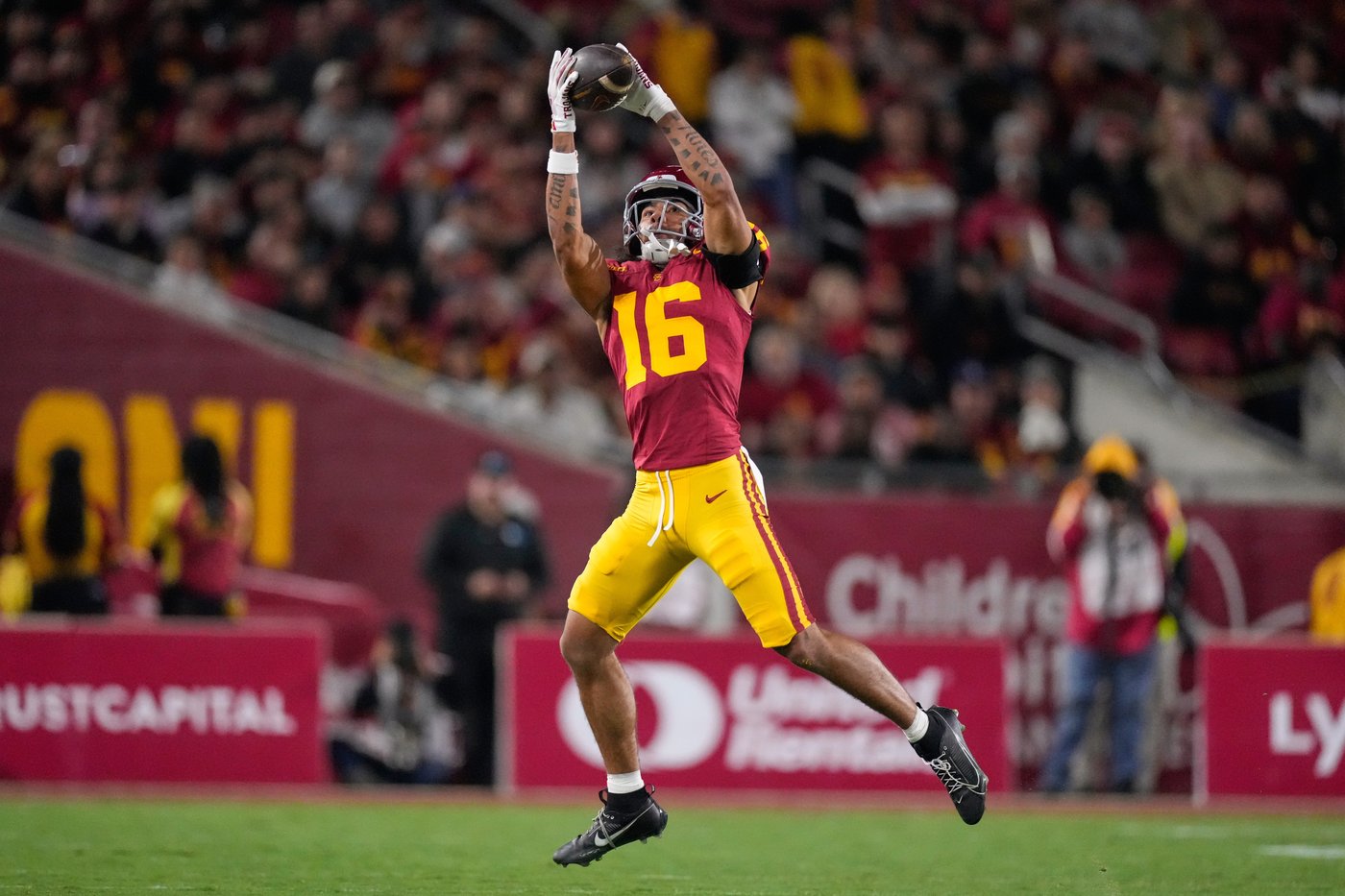 No. 20 USC pulls off fake punt after the Trojans' 3rd-string QB switches to punter's uniform number | iNFOnews.ca No. 20 USC pulls off fake punt after the Trojans' 3rd-string QB switches to punter's uniform number | iNFOnews.ca
