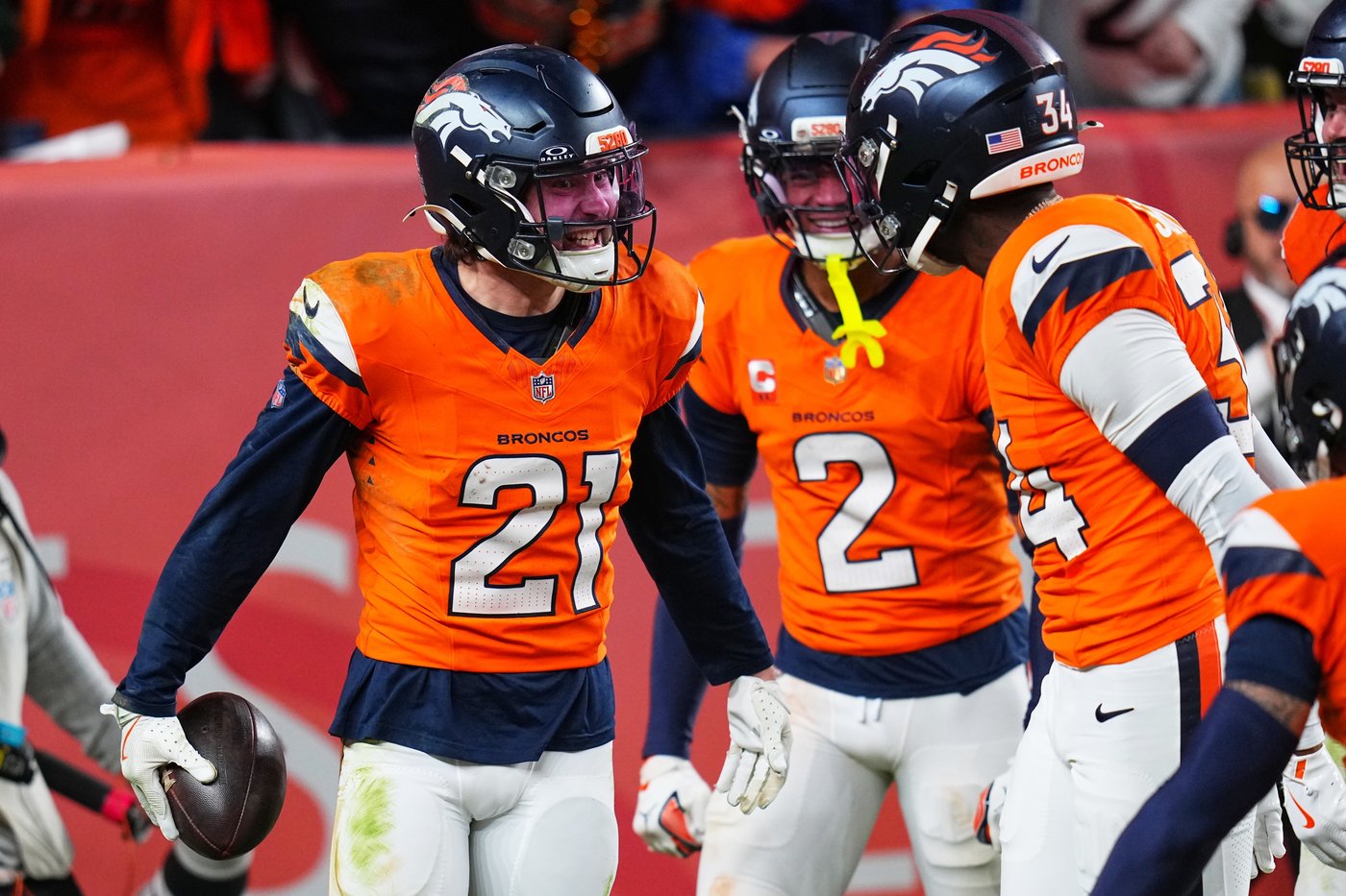 Broncos cornerback Riley Moss hasn't been able to shake his reputation for being handsy | iNFOnews.ca
