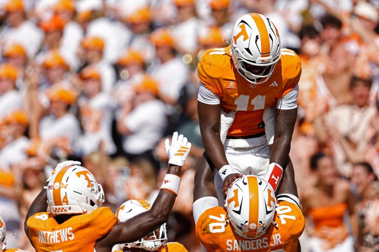 Freshman QB Brandon accounts for 5 TDs to lead No. 20 Tennessee over Furman 56-9 | iNFOnews.ca